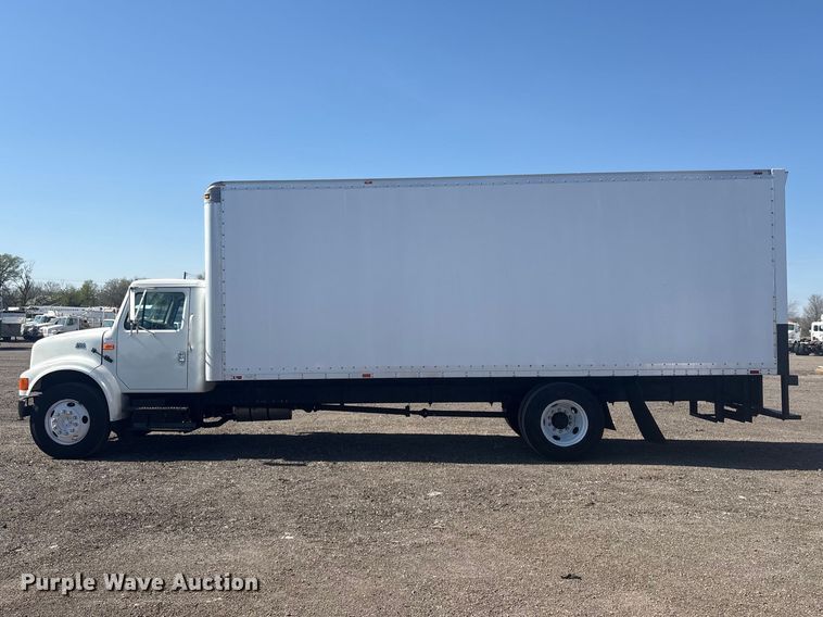image for item EG8916 2001 International 4700 box truck