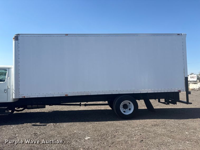 image for item EG8916 2001 International 4700 box truck