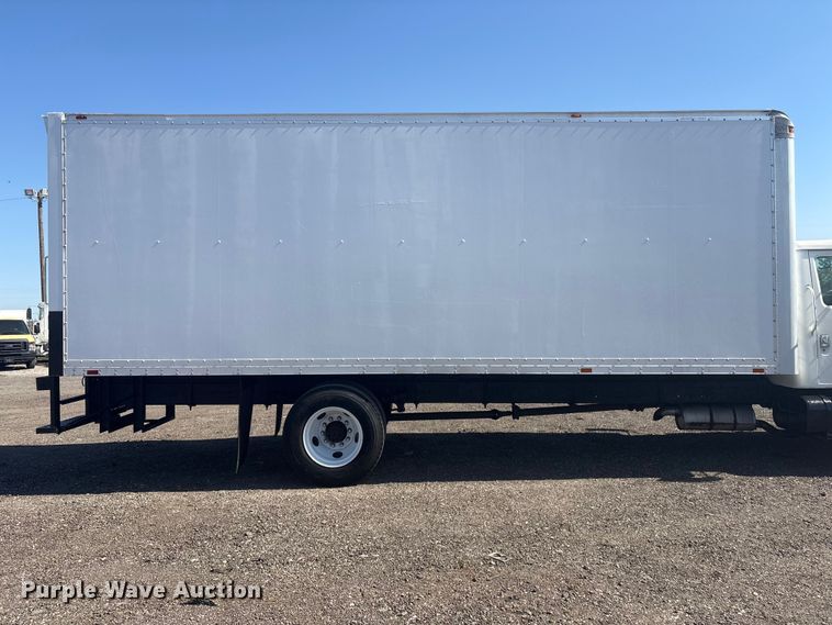image for item EG8916 2001 International 4700 box truck