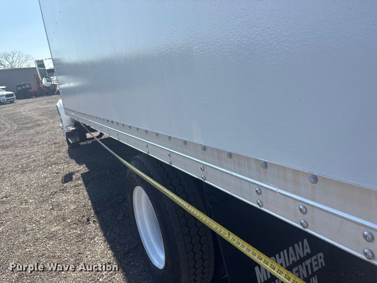 image for item EG8916 2001 International 4700 box truck