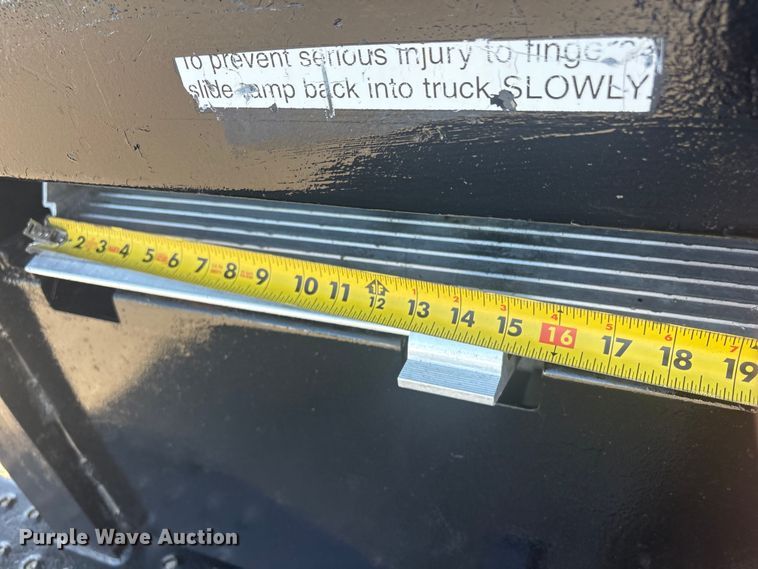 image for item EG8916 2001 International 4700 box truck