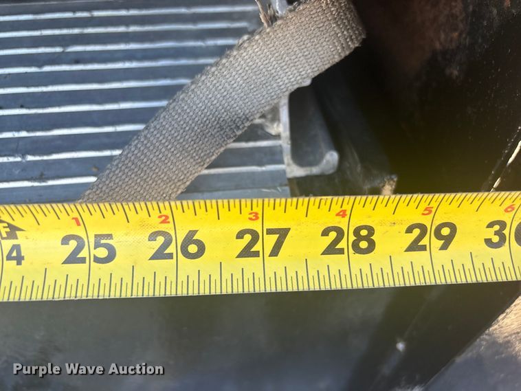 image for item EG8916 2001 International 4700 box truck