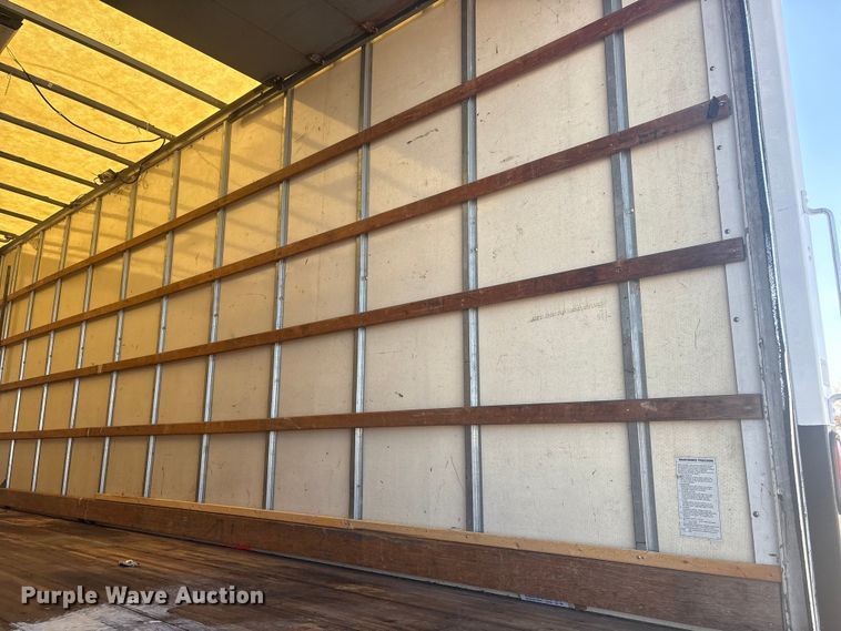 image for item EG8916 2001 International 4700 box truck