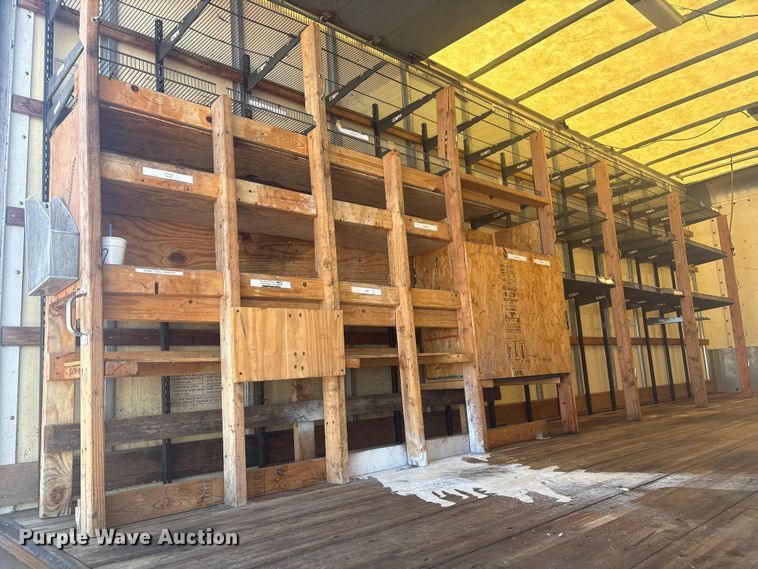 image for item EG8916 2001 International 4700 box truck