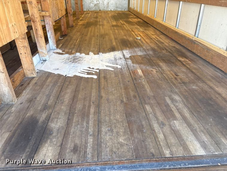 image for item EG8916 2001 International 4700 box truck