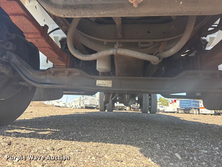 image for item EG8916 2001 International 4700 box truck