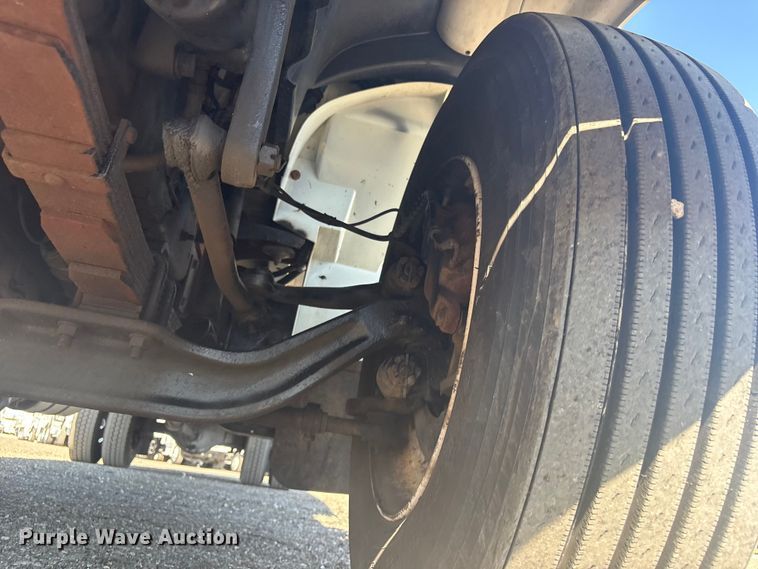 image for item EG8916 2001 International 4700 box truck