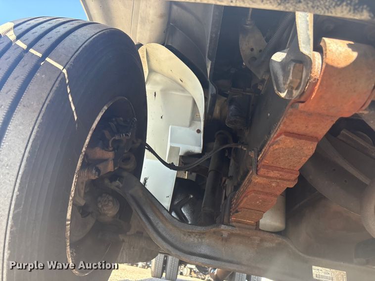 image for item EG8916 2001 International 4700 box truck