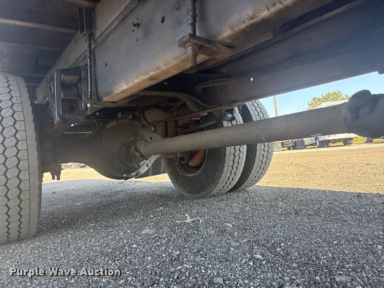 image for item EG8916 2001 International 4700 box truck