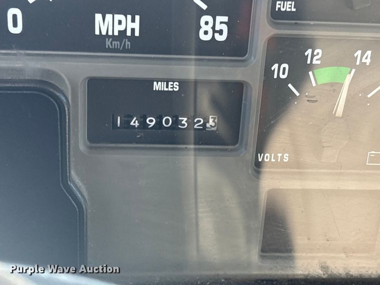 image for item EG8916 2001 International 4700 box truck