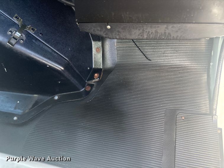 image for item EG8916 2001 International 4700 box truck