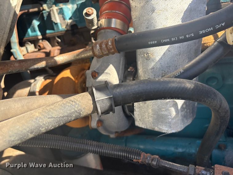 image for item EG8916 2001 International 4700 box truck