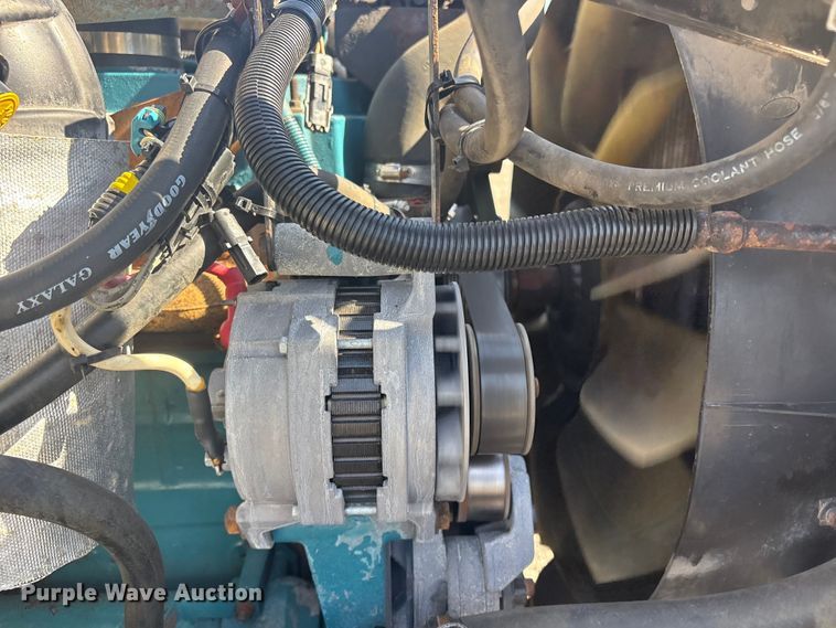 image for item EG8916 2001 International 4700 box truck