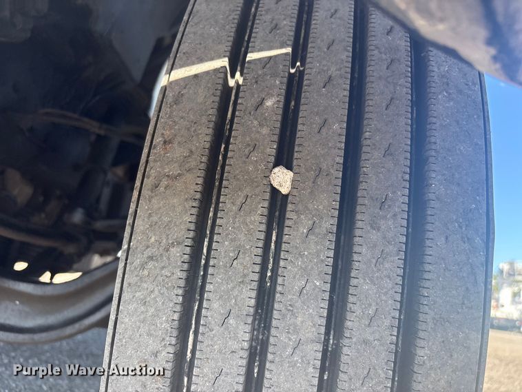 image for item EG8916 2001 International 4700 box truck