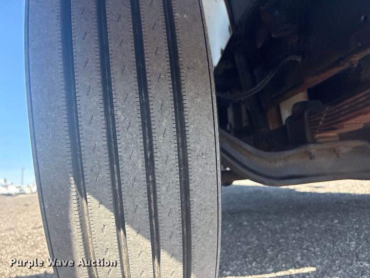 image for item EG8916 2001 International 4700 box truck