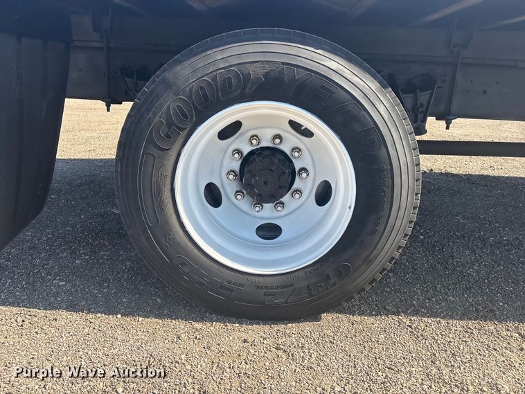 image for item EG8916 2001 International 4700 box truck