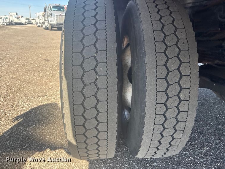 image for item EG8916 2001 International 4700 box truck