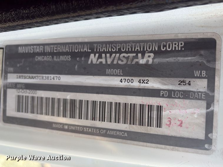 image for item EG8916 2001 International 4700 box truck