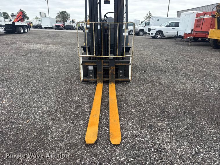 image for item EG8926 2000 Yale GP050RGNUAE084 forklift