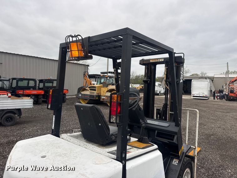 image for item EG8926 2000 Yale GP050RGNUAE084 forklift