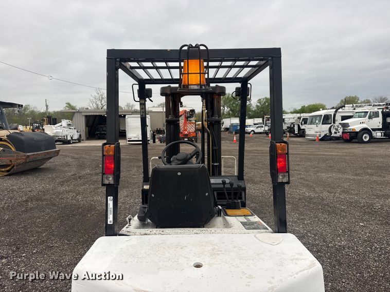 image for item EG8926 2000 Yale GP050RGNUAE084 forklift