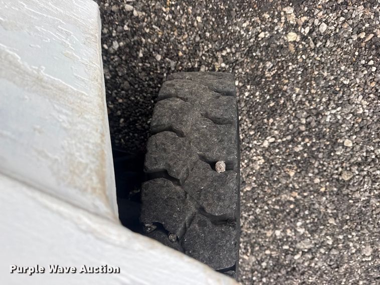 image for item EG8926 2000 Yale GP050RGNUAE084 forklift
