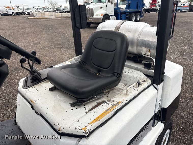image for item EG8927 1998 Yale GLP050RGNUAE084 forklift