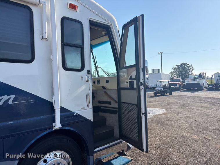 image for item EG8952 2000 Fleetwood-Spartan American Dream RV