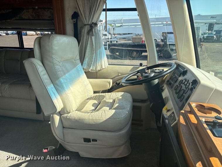 image for item EG8952 2000 Fleetwood-Spartan American Dream RV