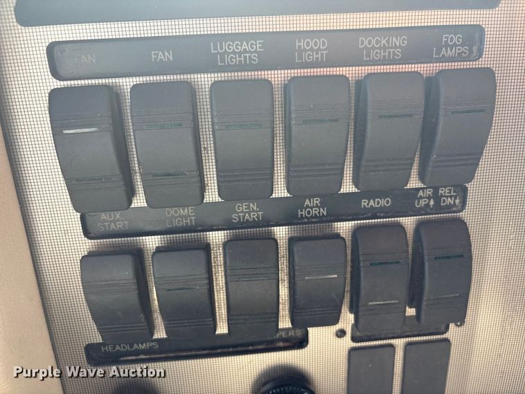 image for item EG8952 2000 Fleetwood-Spartan American Dream RV