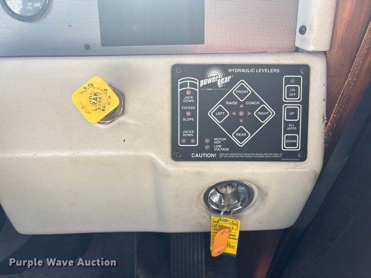 image for item EG8952 2000 Fleetwood-Spartan American Dream RV