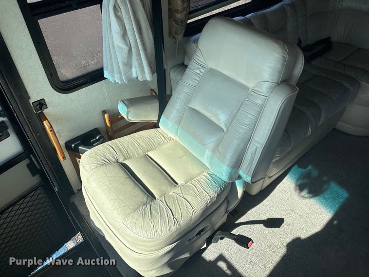 image for item EG8952 2000 Fleetwood-Spartan American Dream RV