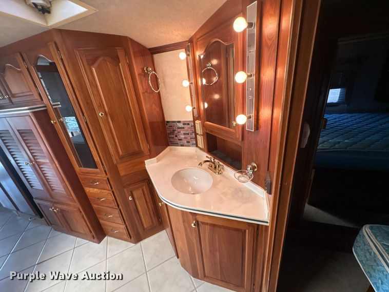 image for item EG8952 2000 Fleetwood-Spartan American Dream RV