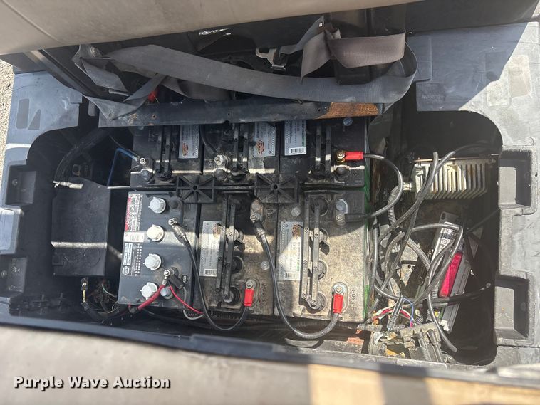 image for item EG8954 2022 Cushman Hauler 800X golf cart