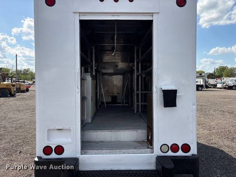 image for item EG8963 2014 Isuzu NPR HD box truck