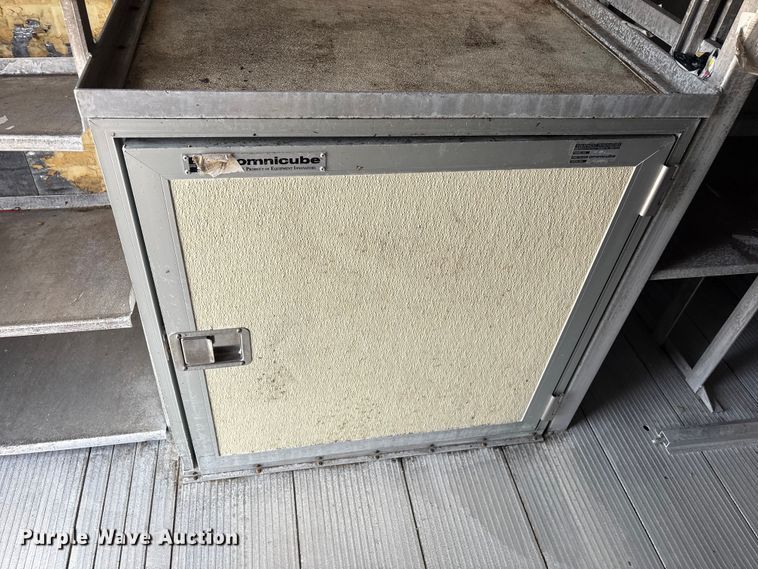 image for item EG8963 2014 Isuzu NPR HD box truck