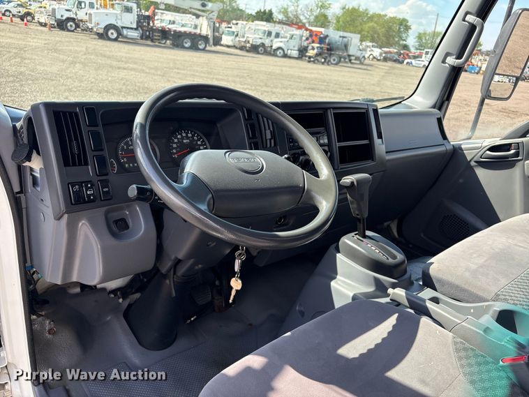 image for item EG8963 2014 Isuzu NPR HD box truck