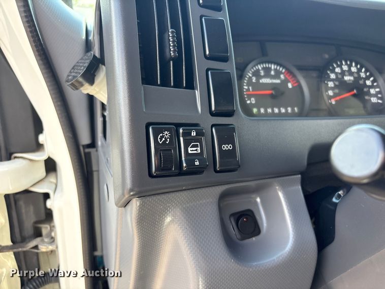 image for item EG8963 2014 Isuzu NPR HD box truck