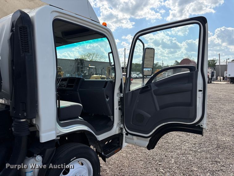 image for item EG8963 2014 Isuzu NPR HD box truck