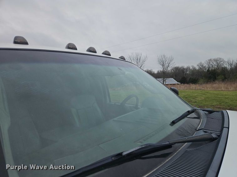 image for item EO7194 2011 Ford F350 flatbed pickup truck