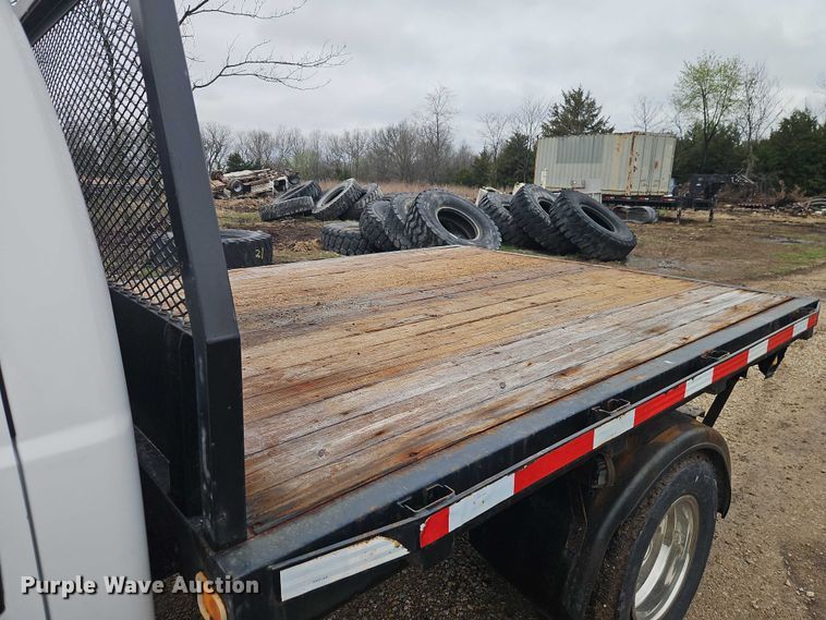 image for item EO7194 2011 Ford F350 flatbed pickup truck