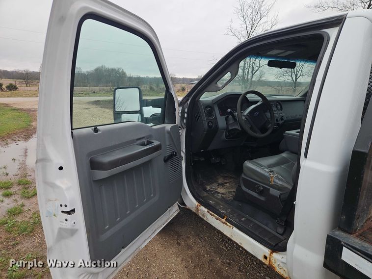 image for item EO7194 2011 Ford F350 flatbed pickup truck