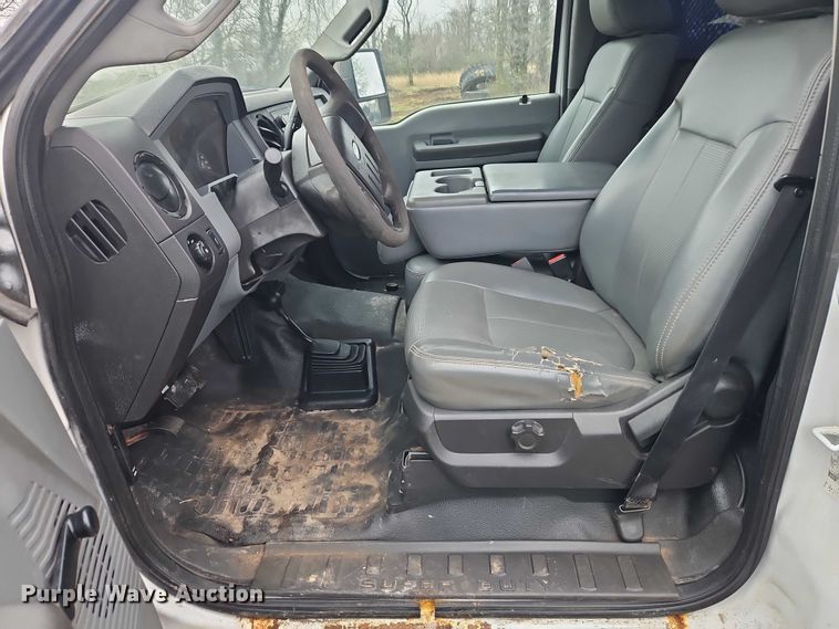 image for item EO7194 2011 Ford F350 flatbed pickup truck