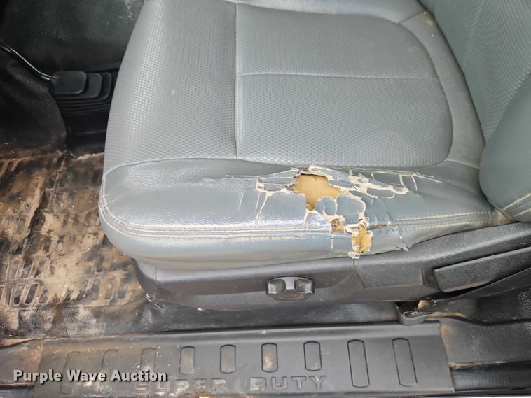 image for item EO7194 2011 Ford F350 flatbed pickup truck