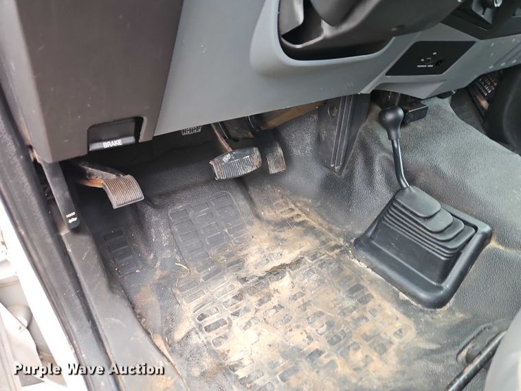 image for item EO7194 2011 Ford F350 flatbed pickup truck