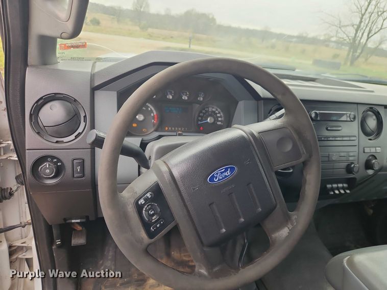 image for item EO7194 2011 Ford F350 flatbed pickup truck