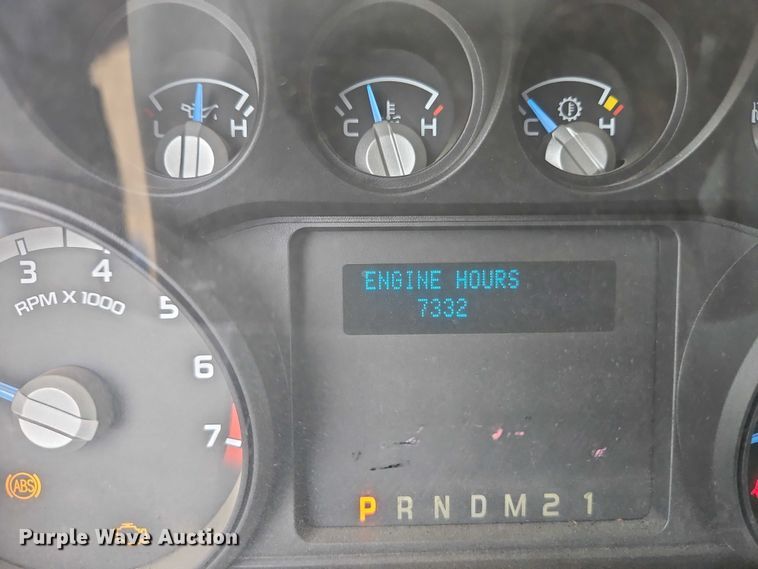 image for item EO7194 2011 Ford F350 flatbed pickup truck