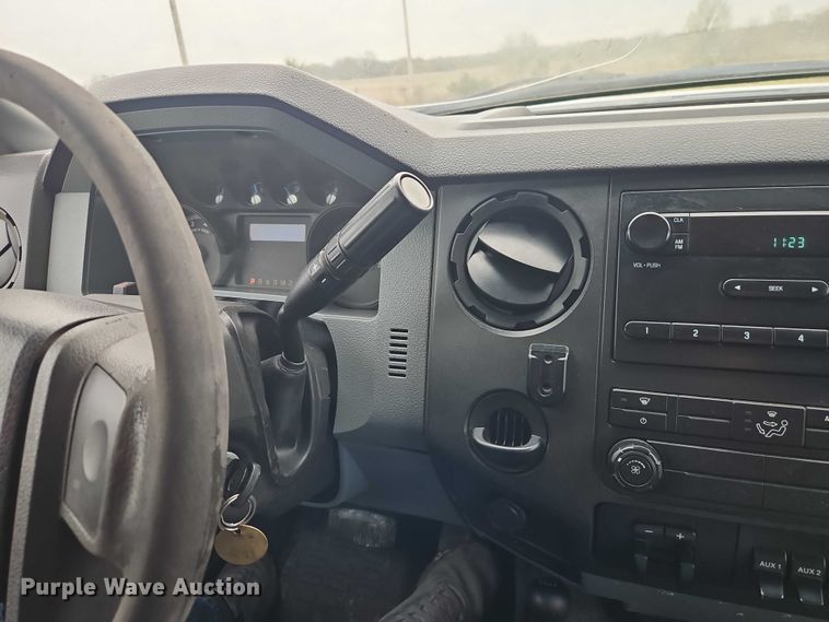 image for item EO7194 2011 Ford F350 flatbed pickup truck