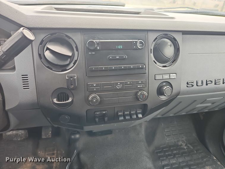 image for item EO7194 2011 Ford F350 flatbed pickup truck