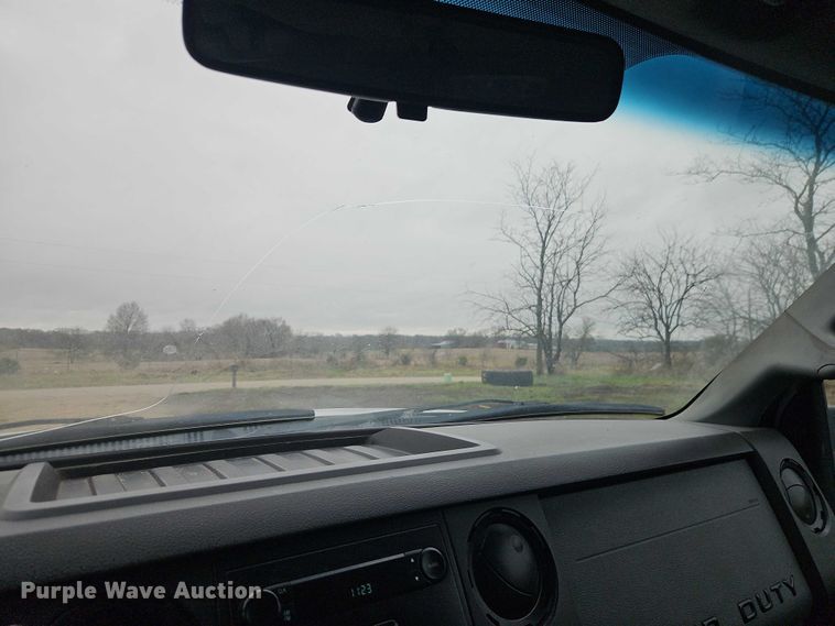 image for item EO7194 2011 Ford F350 flatbed pickup truck